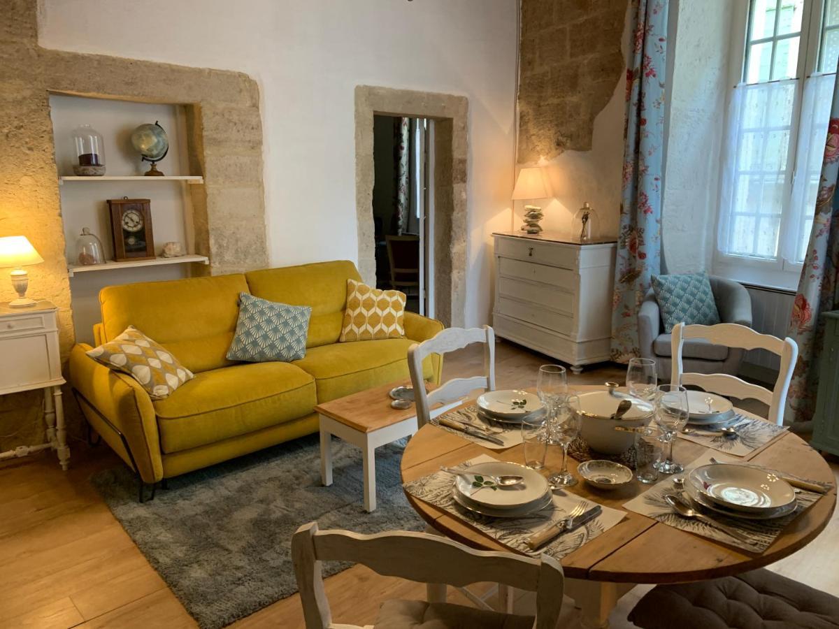 Appartement De Charme Dans Le Coeur Historique D'อูเซส ภายนอก รูปภาพ