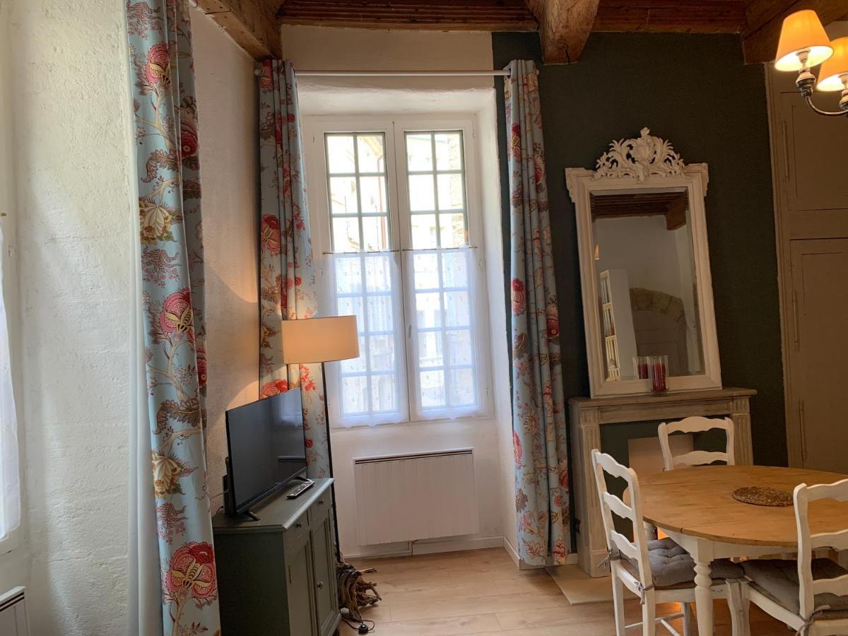 Appartement De Charme Dans Le Coeur Historique D'อูเซส ภายนอก รูปภาพ